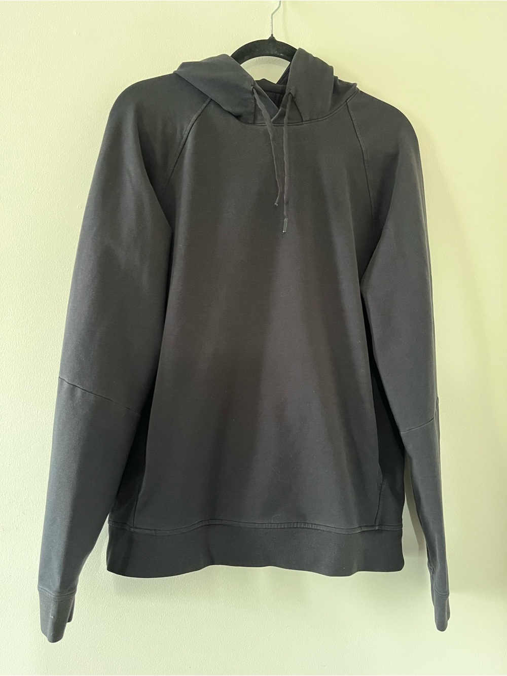 Lululemon Men's Black Pullover Hoodie Medium Minimalist Athleisure Travel Basic